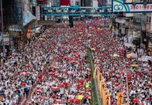 中美对抗25:香港“反送中”,习近平束手无策,美方要员火上浇油,中方质疑是美方在背后捣鬼