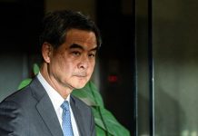 梁振英写信阻止英国议员挺港,被英议员公开骂他发流氓信