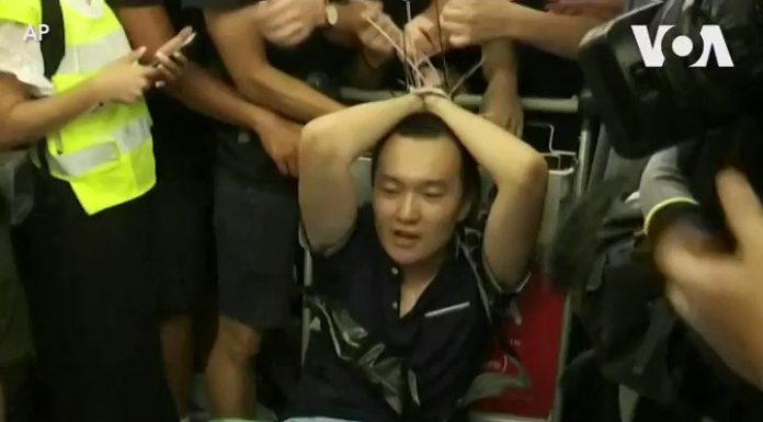 这个企图在香港闹事的卧底,已被中共官媒当英雄典范