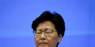 当代国际小丑:“乱港女巫”林郑月娥