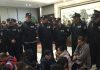 中国真相18:苏州商场倒闭 600商户围大楼讨说法
