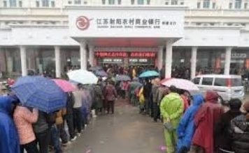 冷山时评:为防挤兑,香港银行实行外汇管制,金融中心已死!港币暴跌将至,人民币将雪崩!