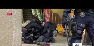 现场直击警方打人场面警方遮掩并声称将有特别行动要记者离开现场