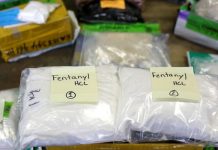 美国记者为揭开芬太尼黑幕,假扮采购员在中国卧底一年