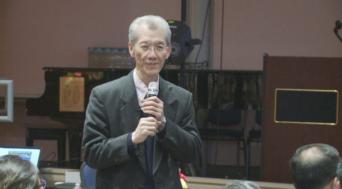 明居正:有人想把香港的事搞成顏色革命?!