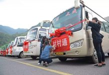 子弘闲谈:先别管港府突击大逮捕!“十一”大限迫林郑铤而走险,看看中国经济能不能靠汽车提振经济