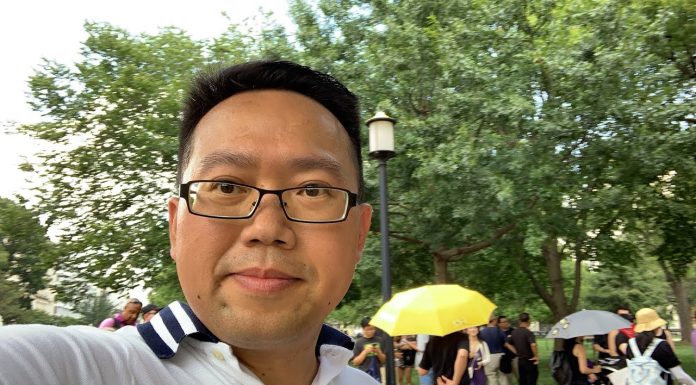 秦伟平:8.18在美国白宫声援香港