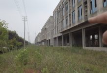 中国真相9:实拍江西某工业园,一大片倒闭的工厂、一排排的烂尾楼
