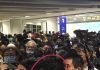 深圳辅警在香港机场假扮示威者冲击乘客,被当场逮个正着,暴徒显形