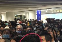 深圳辅警在香港机场假扮示威者冲击乘客,被当场逮个正着,暴徒显形
