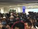 深圳辅警在香港机场假扮示威者冲击乘客,被当场逮个正着,暴徒显形