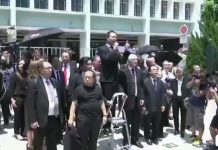 香港公务员、律师、记者、大学生、职员等全反政府,只有黑帮撑政府