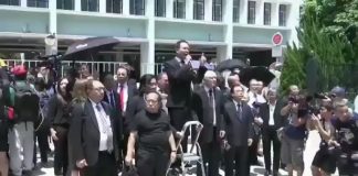 香港公务员、律师、记者、大学生、职员等全反政府,只有黑帮撑政府