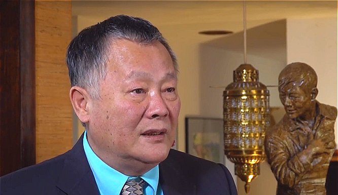 魏京生:中国人现在猪肉都买不起了,习近平还在大撒币,实在少见!