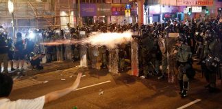 专家:香港已走上不归路! 香港市民:经过太子站暴力事件,我永远不会再信任香港警察