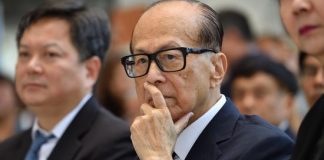 不与独裁政权为伍,地产大亨李嘉诚和吴宇森拒绝参加北京国庆庆典邀请