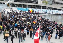 加拿大多伦多撑香港,反极权暴政游行,两千多名华人怒吼:打倒共产党!