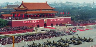 何频 陈小平:国庆阅兵预演,为何菜刀下架?