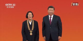 当代国际小丑、“活化石”申纪兰因举手表决有功获得共和国勋章