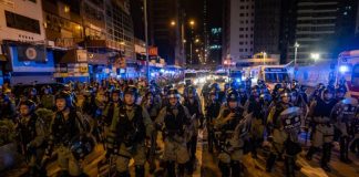 【9.7香港太子】速龙小队在太子弥敦道抓市民,拉倒在地上,记者采访及拍摄被呵斥及阻挠