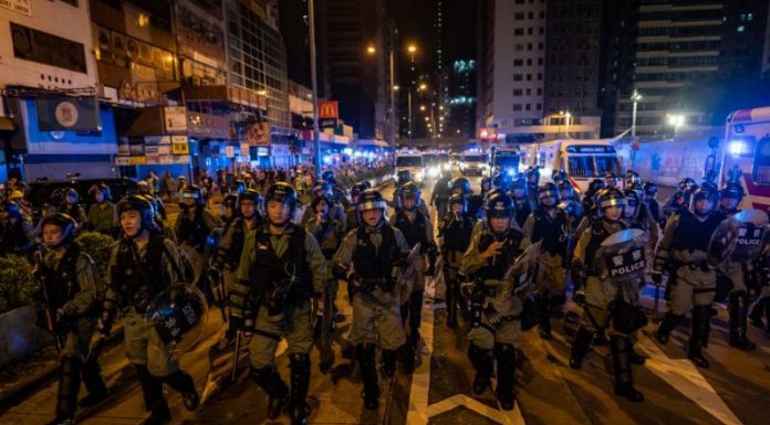 【9.7香港太子】速龙小队在太子弥敦道抓市民,拉倒在地上,记者采访及拍摄被呵斥及阻挠