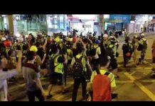 【9.7香港太子】9.7日警察速龙小队在旺角被记者群驱赶。之前,警察对记者喷胡椒喷雾,干扰采访。