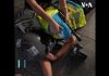929大游行现场警民对峙 一印尼女记者疑右眼中弹