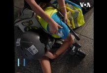 929大游行现场警民对峙 一印尼女记者疑右眼中弹