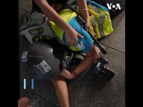 929大游行现场警民对峙 一印尼女记者疑右眼中弹