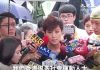 何韵诗遭蒙面黑衣人泼红漆,现场一片惊呼,何韵诗从容淡定继续发言