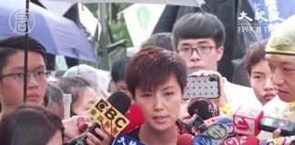 何韵诗遭蒙面黑衣人泼红漆,现场一片惊呼,何韵诗从容淡定继续发言