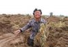 中国观察:中国经济命悬一线,中共逼农民掏钱消费。美专家揭中共邪恶程度远超苏共
