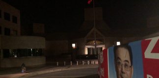 洋访民王春燕:你不给我说法,我就给你一个说法。老娘就在大使馆安营扎寨了!