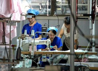 美国观察:美中贸易战中制造业面临考验