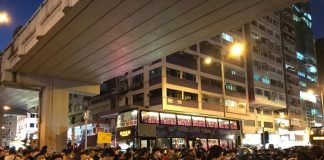 【新唐人直播中】港人集体祭奠831受难同胞警方如临大敌