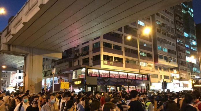【新唐人直播中】港人集体祭奠831受难同胞警方如临大敌