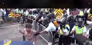 港警“执法犯法” 举例9:警察滥用暴力,拉老人过来往脸上喷辣椒水