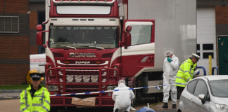 新唐人:英國貨櫃卡車藏尸案 除卡車司機外警方又逮捕兩名嫌犯