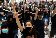 香港宣布禁蒙面法,全城抗议