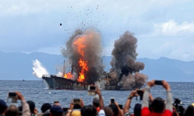 小五快报:南海再起激烈沖突! 越南上百船只闖南海奪油井! 中國海警亮出艦炮驅逐!