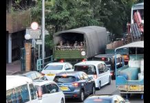 港府启动紧急法,共军卡车运兵在市区巡逻,香港已被正式沦陷为敌占区