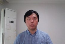 睿眼看世界:子弹射入孩子胸口,香港警察,你们就不怕报应吗?在香港人的勇敢面前,韭菜们不汗颜吗?