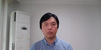 睿眼看世界:子弹射入孩子胸口,香港警察,你们就不怕报应吗?在香港人的勇敢面前,韭菜们不汗颜吗?
