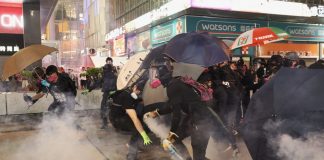 【直播中】10.27 香港旺角 警方出動銳武裝甲車水炮車
