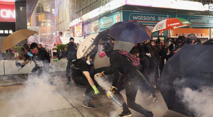 【直播中】10.27 香港旺角 警方出動銳武裝甲車水炮車