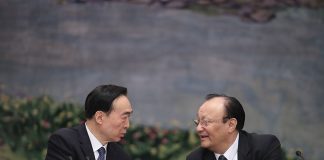 海风:外国记者再次曝光新疆“再教育营”,比监狱还恐怖