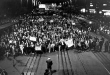 吴建民:柏林墙倒塌30年,苏联,东德,罗马尼亚都不敢镇压人民,为什么只有中国六四会发生?