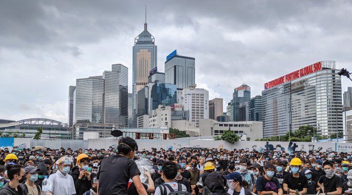 新唐人:港局勢緊繃!抗爭者撤離中大後 駐港共軍公然出動|中國鼠疫疑已擴散4省市!