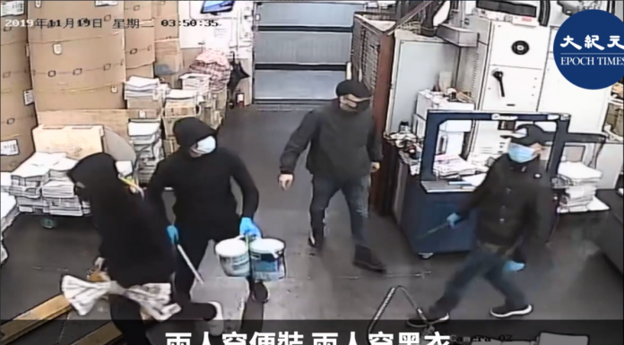 大纪元:今天凌晨,中共僱兇縱火,大紀元香港印刷廠被火燒(过程被拍摄)