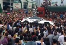 中国观察:香港运动延烧大陆!广东民众反了!高喊“时代革命” 展开大规模抗争 警车被掀翻